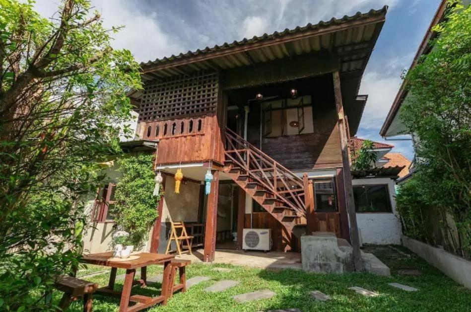 Nearthepark Backpack House Hostel Chiang Mai Ngoại thất bức ảnh